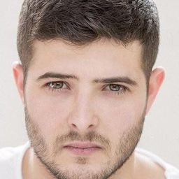 Jonás Torres 飾演 Antonio Anglés