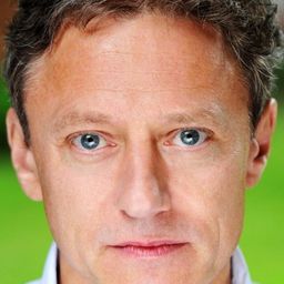 Axel Pape 飾演 Jürgen