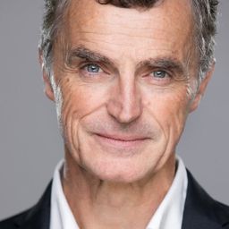 艾丹·庫克 飾演 