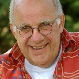 Jochen Senf 飾演 Max Palu