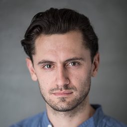 巴特羅密·科茲切多夫 - 率性女神演員 飾演Ryszard Molski