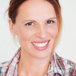 Virginia Anderson - 臆想成病演員 飾演Neighbor