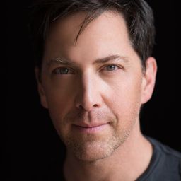 丹布卡廷斯基 飾演 Arthur Coyle