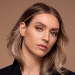 Pascal Lamothe-Kipnes 飾演 Liz