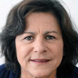 Denise Weinberg 飾演 Tereza