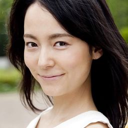 Rinako Matsuoka 飾演 