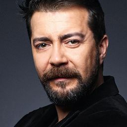 Serhan Süsler 飾演 Gizemli Adam