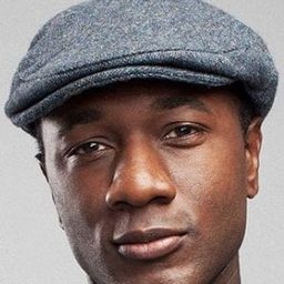 Aloe Blacc 飾演 Self - Singer / Songwriter