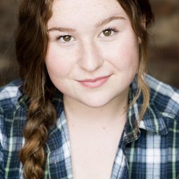 Julia Lester 飾演 Hannah