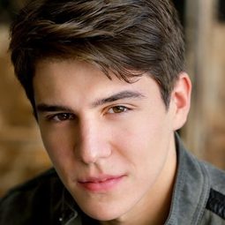 麥可·葛蘭 飾演 Aiden