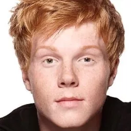 Adam Hicks 飾演 Jason Zimmer