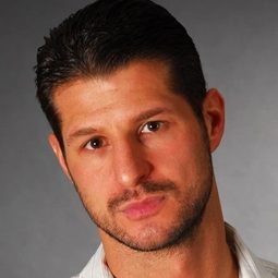 Steffen Jung - 喪蒲夜柏林演員 飾演Türsteher