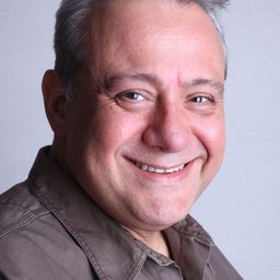 恩金·埃坎 飾演 Ahmet