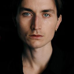 古斯塔夫·林德 飾演 Elias Malmgren