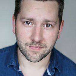 Joss Porter 飾演 Alex Proud