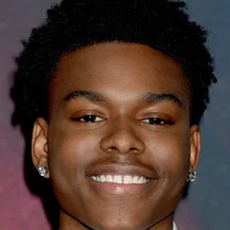 Aubrey Joseph 飾演 Boles