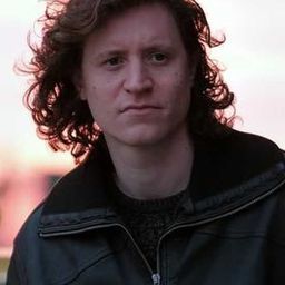 Márton Patkós 飾演 Captain