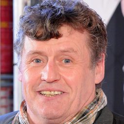 Willi Thomczyk 飾演 Car Dealer