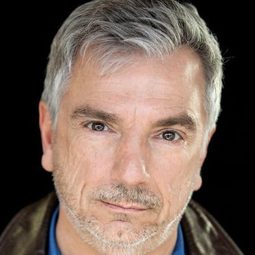 Richard Jutras 飾演 Randall Berkshire