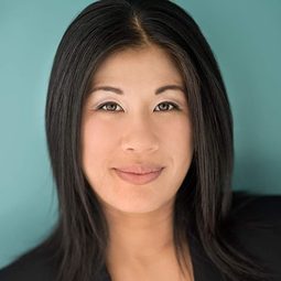 Sindy Lau 飾演 Mom (voice)