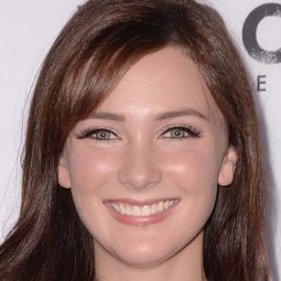 Samantha Munro 飾演 Julia