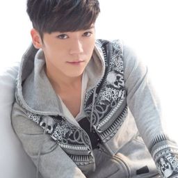 畢書盡 飾演 Tsui Hsui-Nan