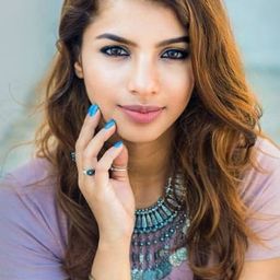 Monisha Ram 飾演 Suganya (Sugi)