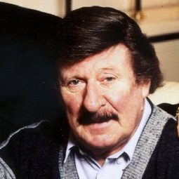 Leo Martin 飾演 Leo