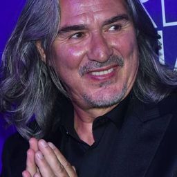 Pedro Damián 飾演 Carlos