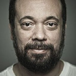 Márcio Vito 飾演 Padre