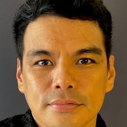 Bong Cabrera 飾演 Agila Mabayag