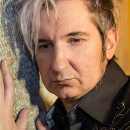 Paulo Bragança - 兩個救火的少年演員 飾演Primo de Alfredo