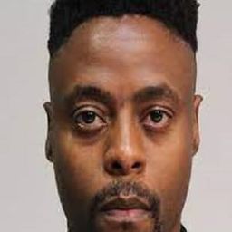 Vuyo Loko 飾演 Potluck