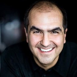 Javier Lacroix 飾演 Diaz (Bartender)