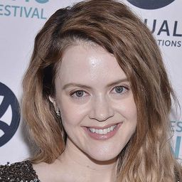 Tracy Mulholland 飾演 Kris