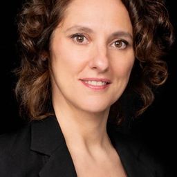 瑪莉亞·莫拉雷斯 飾演 Marta