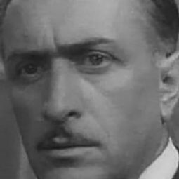 Givi Tokhadze 飾演 general