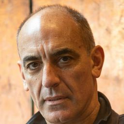 毛里西奧·達尤布 飾演 Dr. Vigna