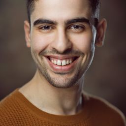 Arda Görkem 飾演 Student