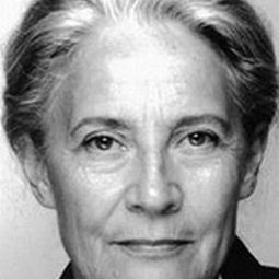 Catherine Sola 飾演 Margaret Coburn