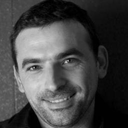 Fabrizio Buompastore 飾演 Dalmastri