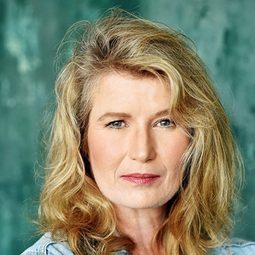 Nina Franoszek 飾演 Renée