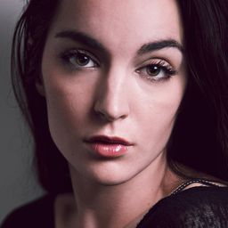 Jordan McFadden 飾演 Mary