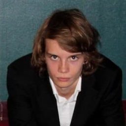 Jonatan Bökman 飾演 Josef