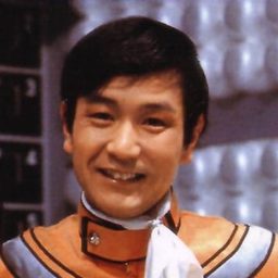 高峰圭二 飾演 Ultraman Ace (voice)