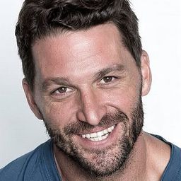 Brett Tutor 飾演 Mason