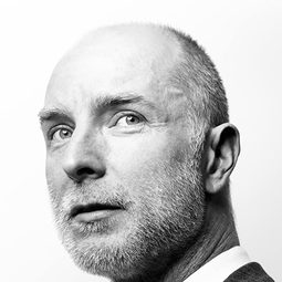 雨果·阿姆斯壯 飾演 Mr. Armstrong