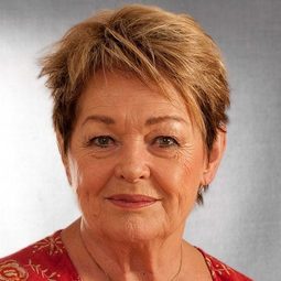 基塔諾比 飾演 Fru Sørensen