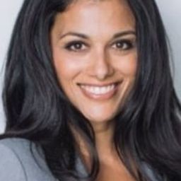 Sian Sladen 飾演 Mina