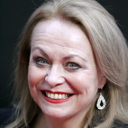 積琪韋花 飾演 Minnie